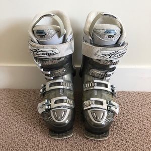 ATOMIC Hawx 100 Ski Boots - WOMEN'S Size 23-23.5